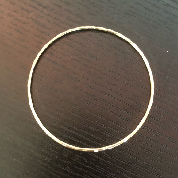 🟢 etched faux gold bangle - Picture 2 of 3